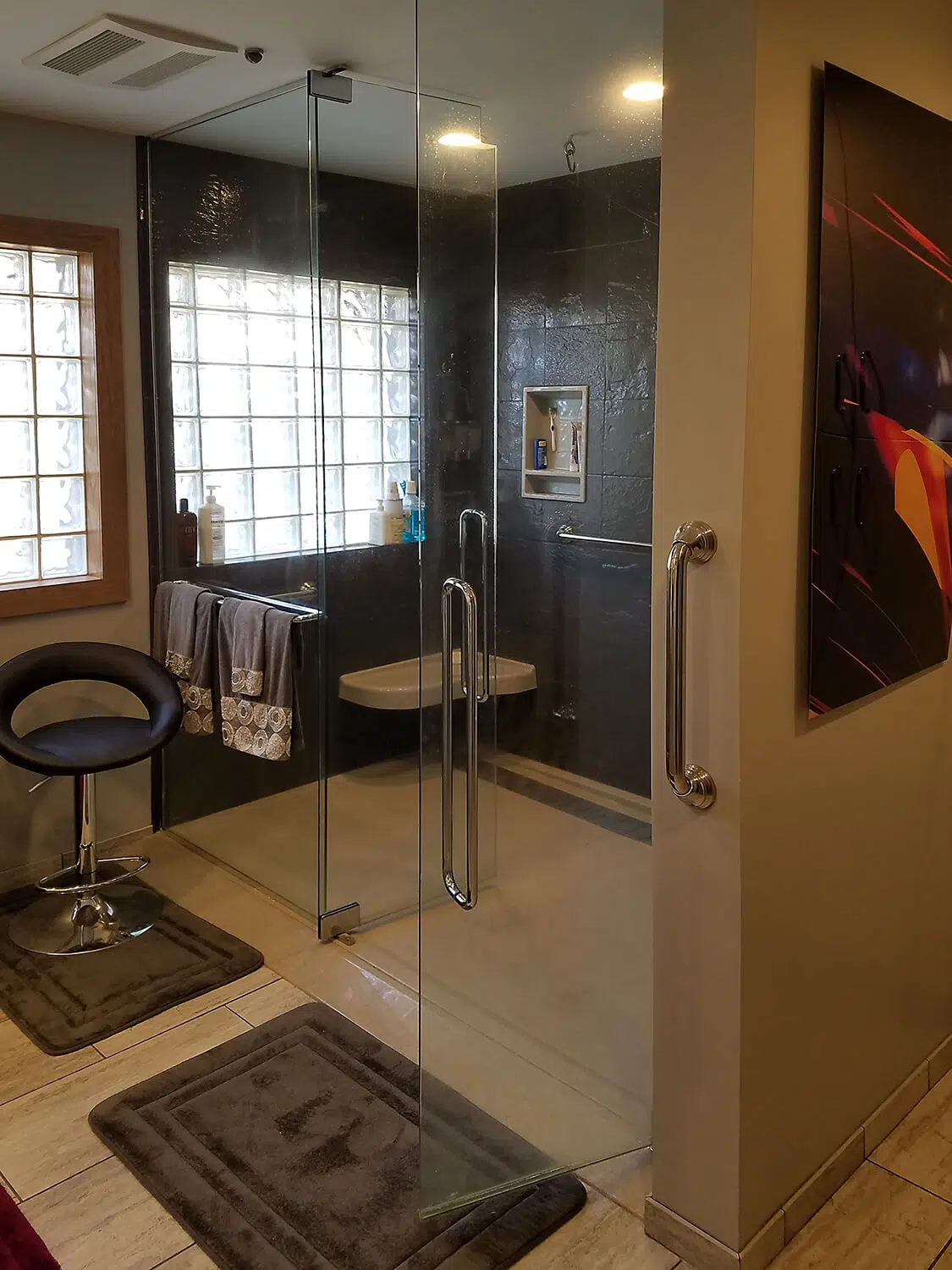 Onyx accessible shower — low curb