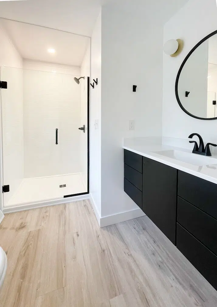 Custom Onyx shower — built-in niche